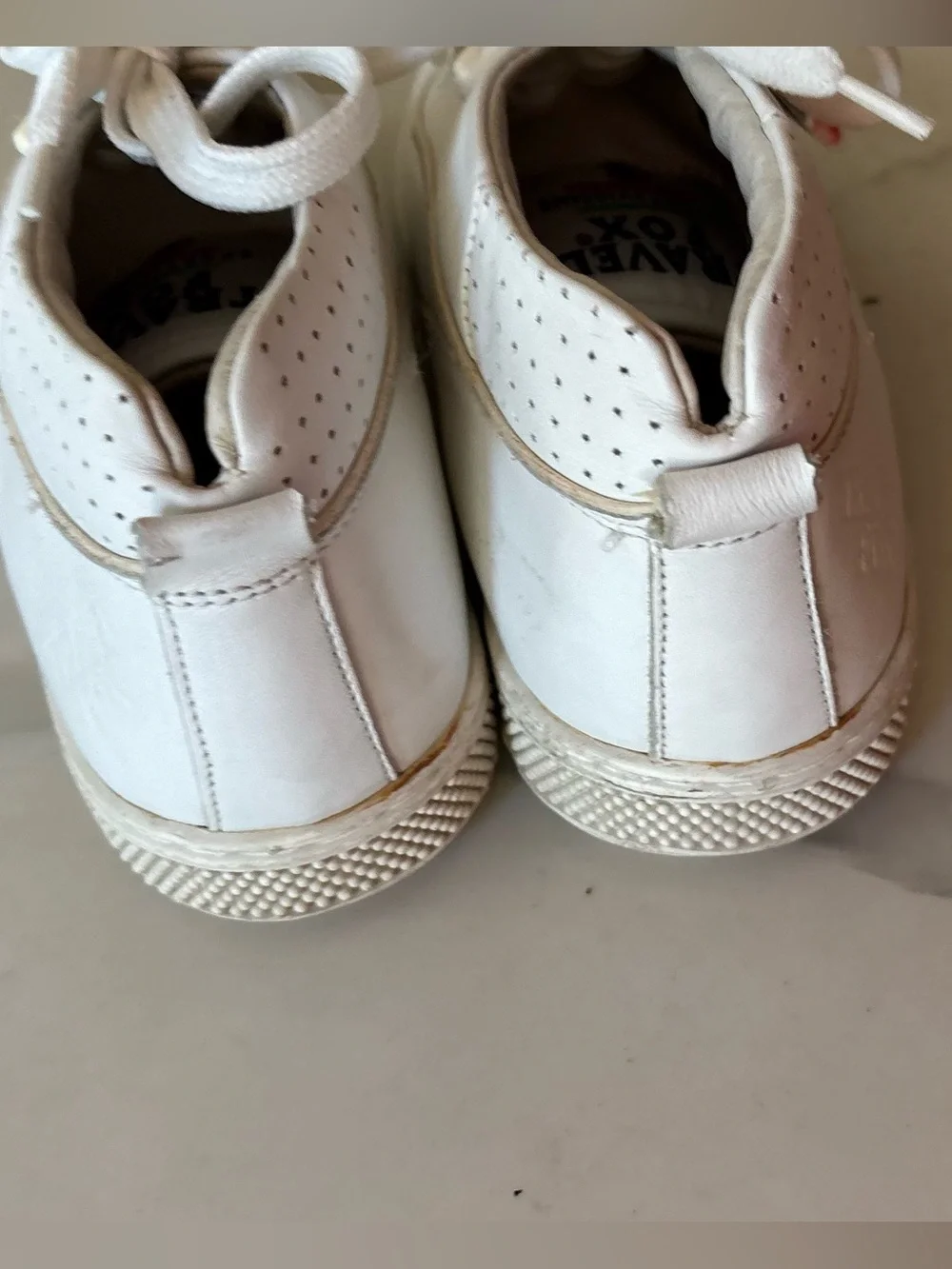 Travel Fox white sneakers size 7 back tab has a tear